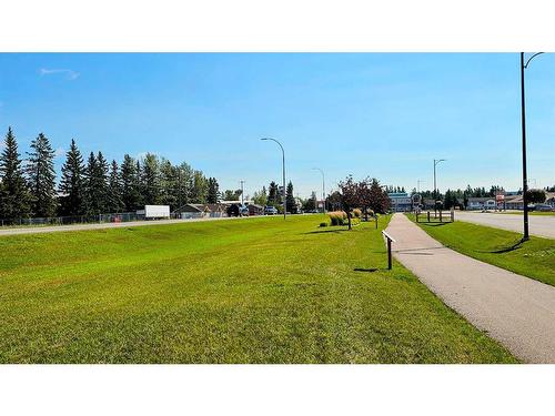 716 Main Avenue West, Sundre, AB 