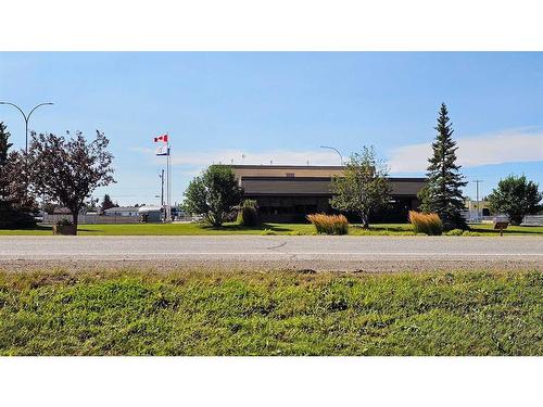 716 Main Avenue West, Sundre, AB 