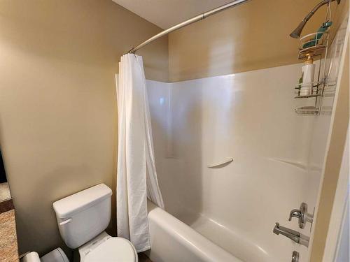 41 Juniper Close, Red Deer, AB - Indoor Photo Showing Bathroom