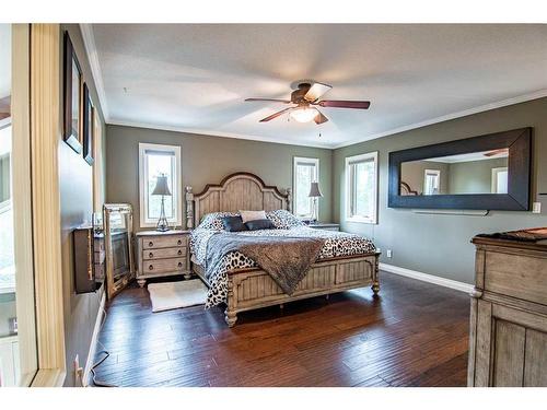 6-38261 Range Road 261, Rural Red Deer County, AB - Indoor Photo Showing Bedroom