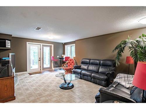 6-38261 Range Road 261, Rural Red Deer County, AB - Indoor Photo Showing Living Room