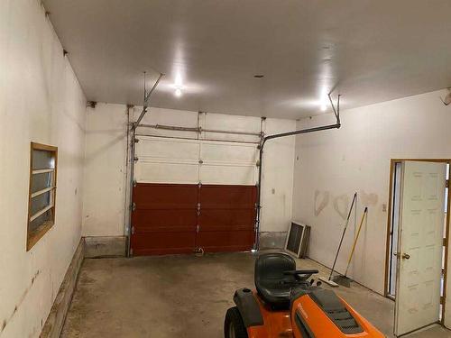 280010 Twp Rd 452 Township, Rural Wetaskiwin No. 10, County Of, AB - Indoor Photo Showing Garage