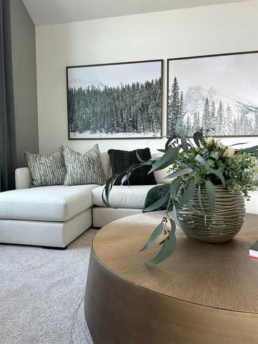 174 Saddlebred Place Se, Cochrane, AB - Indoor Photo Showing Living Room