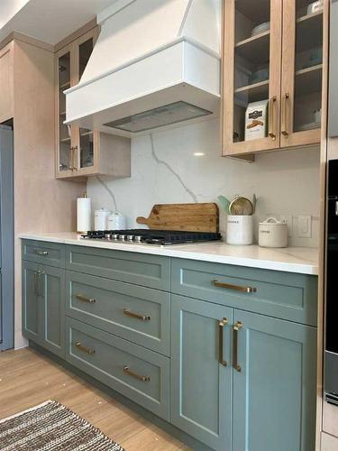 174 Saddlebred Place Se, Cochrane, AB - Indoor Photo Showing Kitchen