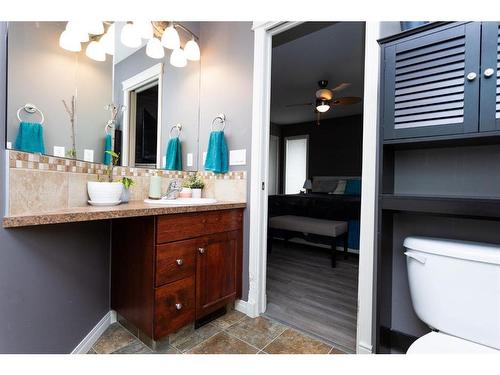 32 Wiley Crescent, Red Deer, AB - Indoor Photo Showing Bathroom