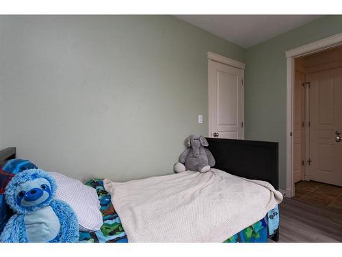 32 Wiley Crescent, Red Deer, AB - Indoor Photo Showing Bedroom