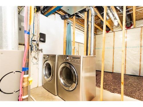 32 Wiley Crescent, Red Deer, AB - Indoor Photo Showing Laundry Room