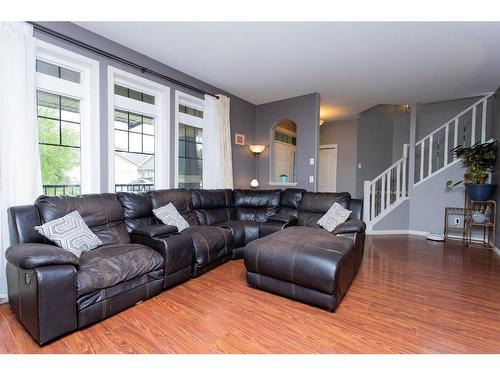 32 Wiley Crescent, Red Deer, AB - Indoor Photo Showing Living Room