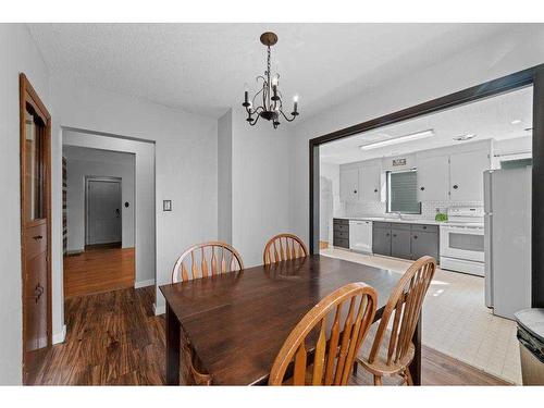 5014 56 Street, Stettler, AB - Indoor Photo Showing Dining Room