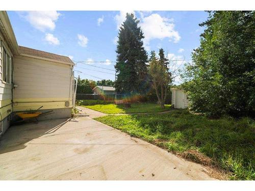 5014 56 Street, Stettler, AB - Outdoor