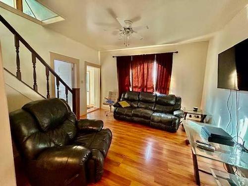 5128 49 Street, Hardisty, AB - Indoor Photo Showing Living Room