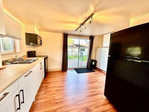 5128 49 Street, Hardisty, AB - Indoor Photo Showing Kitchen With Double Sink