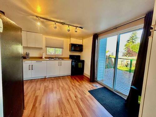 5128 49 Street, Hardisty, AB - Indoor Photo Showing Kitchen