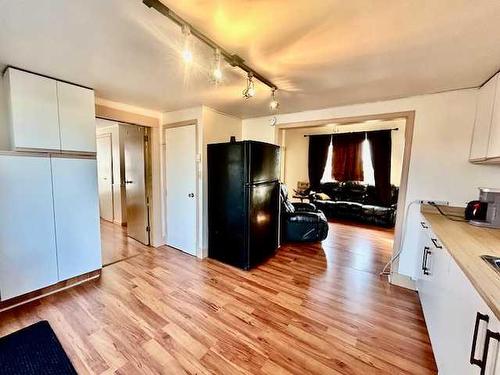 5128 49 Street, Hardisty, AB - Indoor Photo Showing Kitchen