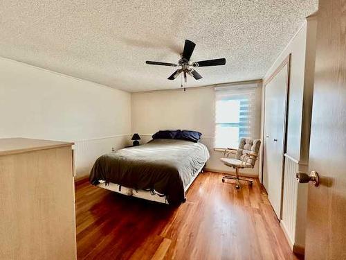 5128 49 Street, Hardisty, AB - Indoor Photo Showing Bedroom