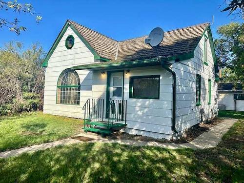 5128 49 Street, Hardisty, AB - Outdoor