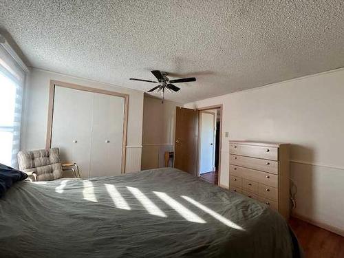 5128 49 Street, Hardisty, AB - Indoor Photo Showing Bedroom