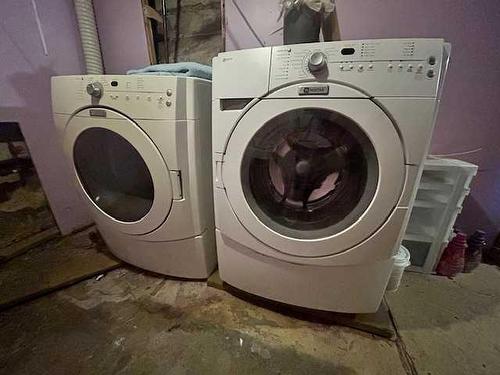 5128 49 Street, Hardisty, AB - Indoor Photo Showing Laundry Room