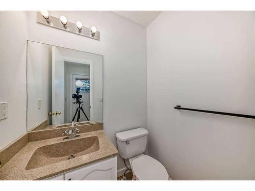 222 Cedarwood Park Sw, Calgary, AB - Indoor Photo Showing Bathroom