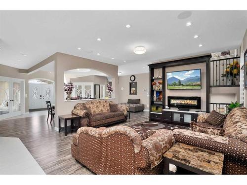 242-27240 Township Road 392, Rural Red Deer County, AB - Indoor Photo Showing Living Room