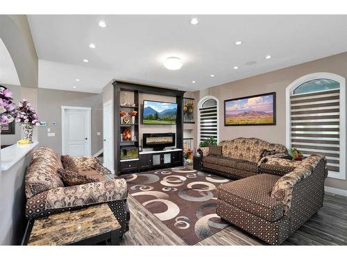 242-27240 Township Road 392, Rural Red Deer County, AB - Indoor Photo Showing Living Room