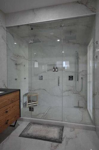 3 Strathroy Bay Sw, Calgary, AB - Indoor Photo Showing Bathroom