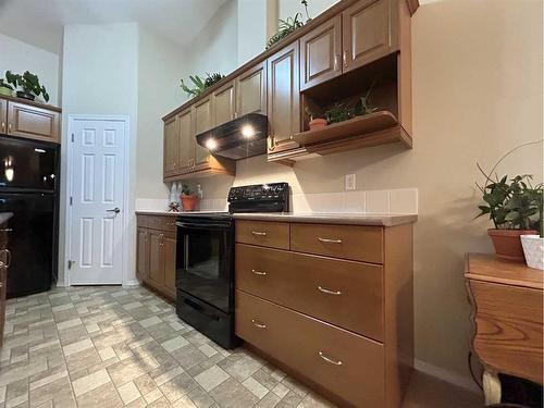 4527 71 Street Close, Camrose, AB - Indoor Photo Showing Kitchen