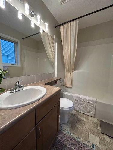 4527 71 Street Close, Camrose, AB - Indoor Photo Showing Bathroom