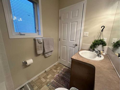 4527 71 Street Close, Camrose, AB - Indoor Photo Showing Bathroom