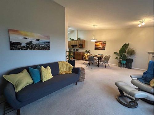 4527 71 Street Close, Camrose, AB - Indoor Photo Showing Living Room