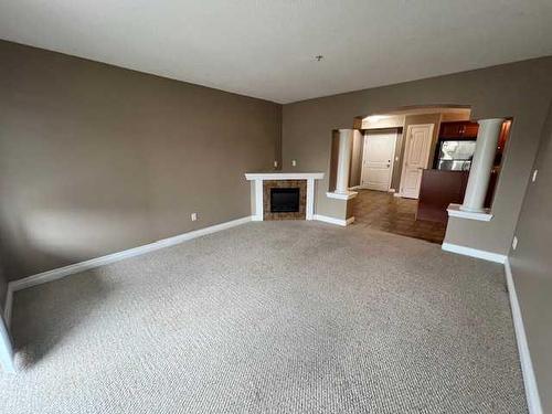 205-5204 52 Avenue, Tofield, AB - Indoor Photo Showing Other Room