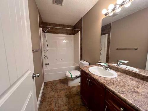 205-5204 52 Avenue, Tofield, AB - Indoor Photo Showing Bathroom