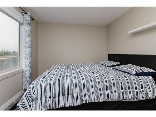 137 Hampton Crescent, Sylvan Lake, AB - Indoor Photo Showing Bedroom