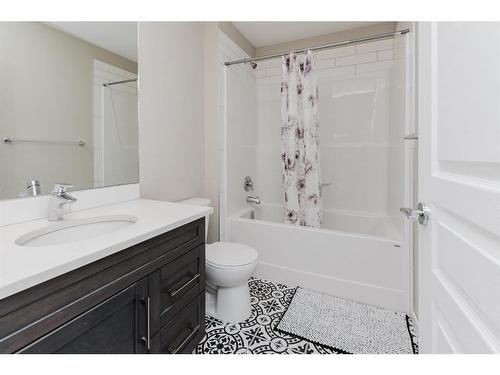 137 Hampton Crescent, Sylvan Lake, AB - Indoor Photo Showing Bathroom