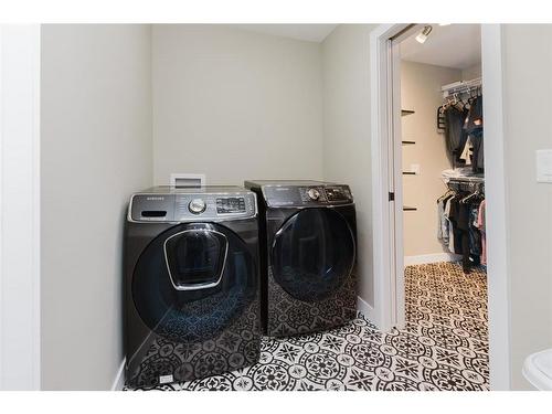 137 Hampton Crescent, Sylvan Lake, AB - Indoor Photo Showing Laundry Room