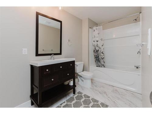 137 Hampton Crescent, Sylvan Lake, AB - Indoor Photo Showing Bathroom