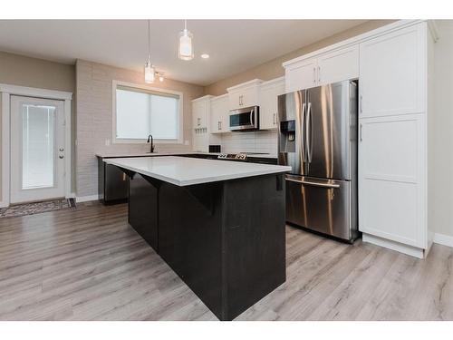 137 Hampton Crescent, Sylvan Lake, AB - Indoor Photo Showing Kitchen With Upgraded Kitchen