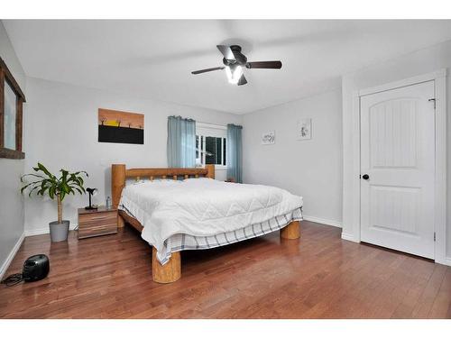 209 Westwood Way, Rural Clearwater County, AB - Indoor Photo Showing Bedroom