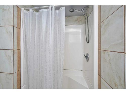 209 Westwood Way, Rural Clearwater County, AB - Indoor Photo Showing Bathroom