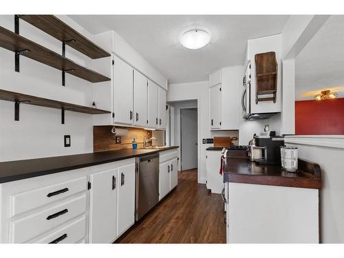 37380 Range Road 235, Rural Red Deer County, AB - Indoor Photo Showing Kitchen