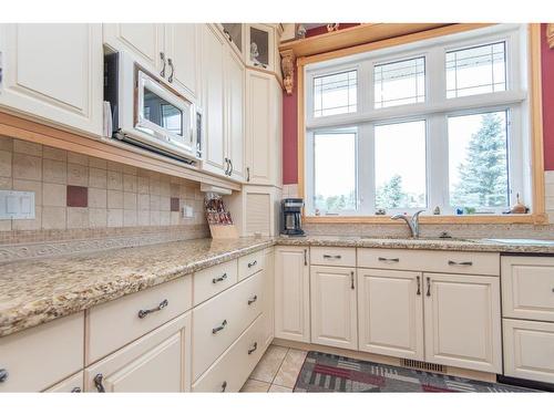 36075 Range Road 281, Rural Red Deer County, AB - Indoor Photo Showing Kitchen