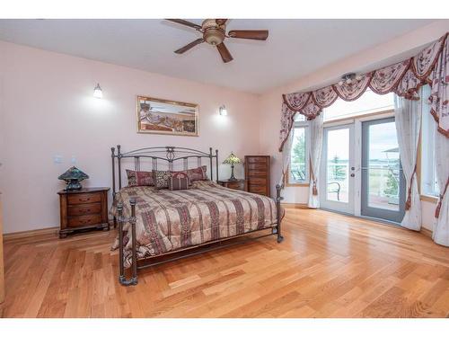 36075 Range Road 281, Rural Red Deer County, AB - Indoor Photo Showing Bedroom