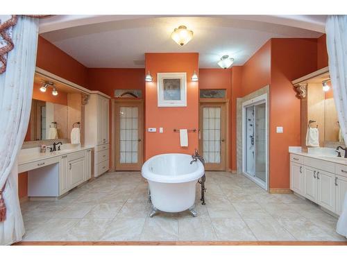 36075 Range Road 281, Rural Red Deer County, AB - Indoor Photo Showing Bathroom