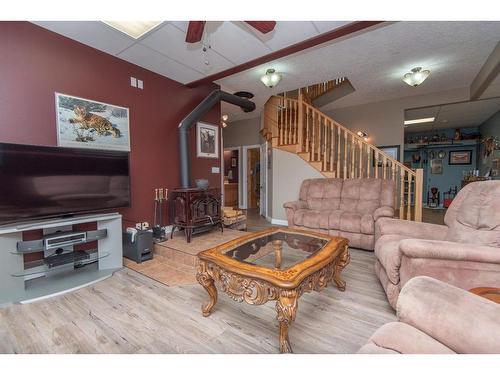 36075 Range Road 281, Rural Red Deer County, AB - Indoor Photo Showing Living Room