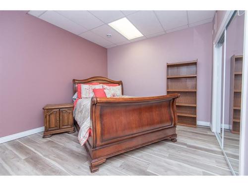 36075 Range Road 281, Rural Red Deer County, AB - Indoor Photo Showing Bedroom