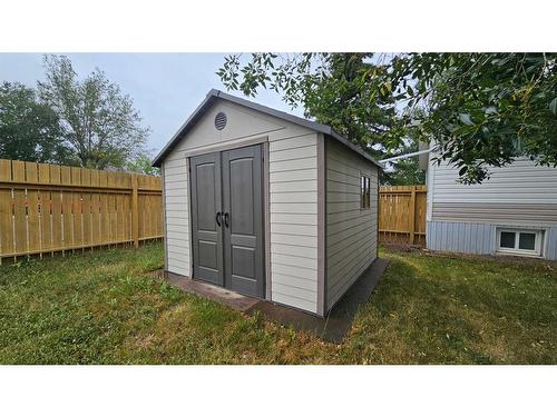 4618 Imperial Avenue, Coronation, AB - Outdoor With Exterior