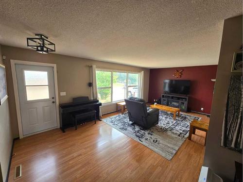 4618 Imperial Avenue, Coronation, AB - Indoor Photo Showing Living Room