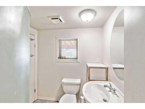 6743 59 Avenue, Red Deer, AB - Indoor Photo Showing Bathroom