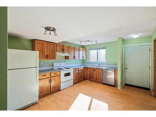 32 Mcblane Close, Red Deer, AB - Indoor Photo Showing Kitchen