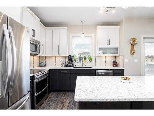 19 Morris Court, Blackfalds, AB - Indoor Photo Showing Kitchen